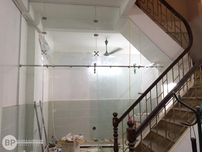 Lắp cửa kính trượt lùa phi 25 tại số 64 Mỗ Lao